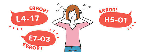 複合機のエラーコードが表示され頭を抱える女性